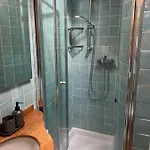 Elegant With Sea View Apartman *
